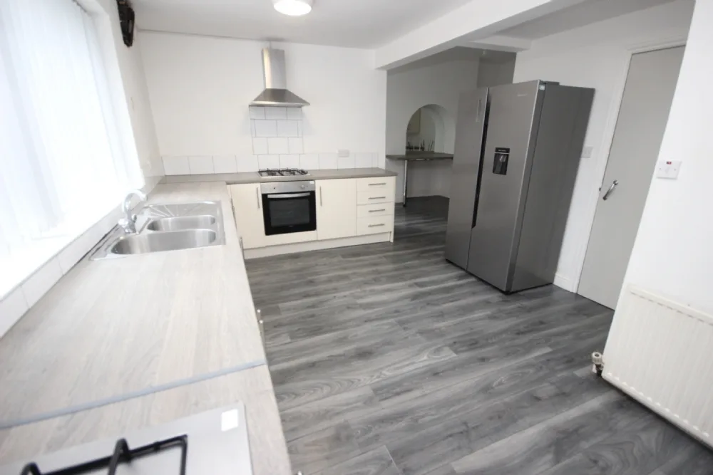 Hawarden Avenue, L17