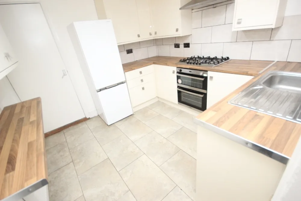 Blantyre Road, L15