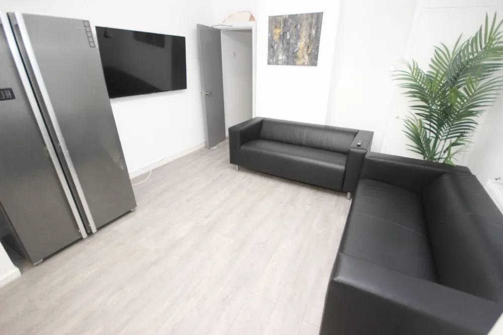 Langdale Road, L15