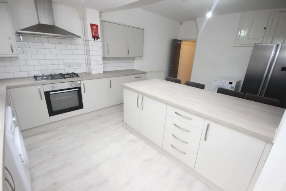 Langdale Road, L15